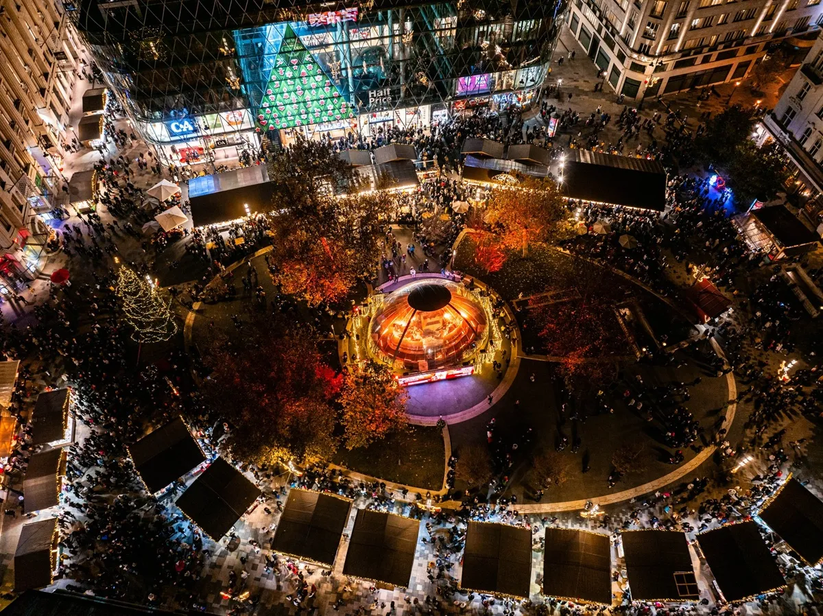 A Vörösmarty téri karácsonyi vásár a külföldi turisták nagy kedvence