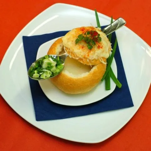 Hagymaleves cipóban II.