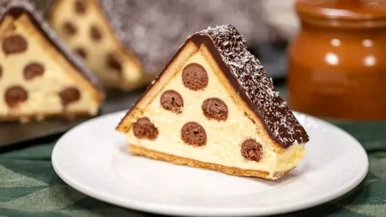 Meseszép ez a havas háztető sütemény, minden szelet belőle egy krémes csoda