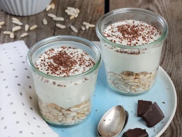 Túrókrémes-puffasztott rizses pohárdesszert