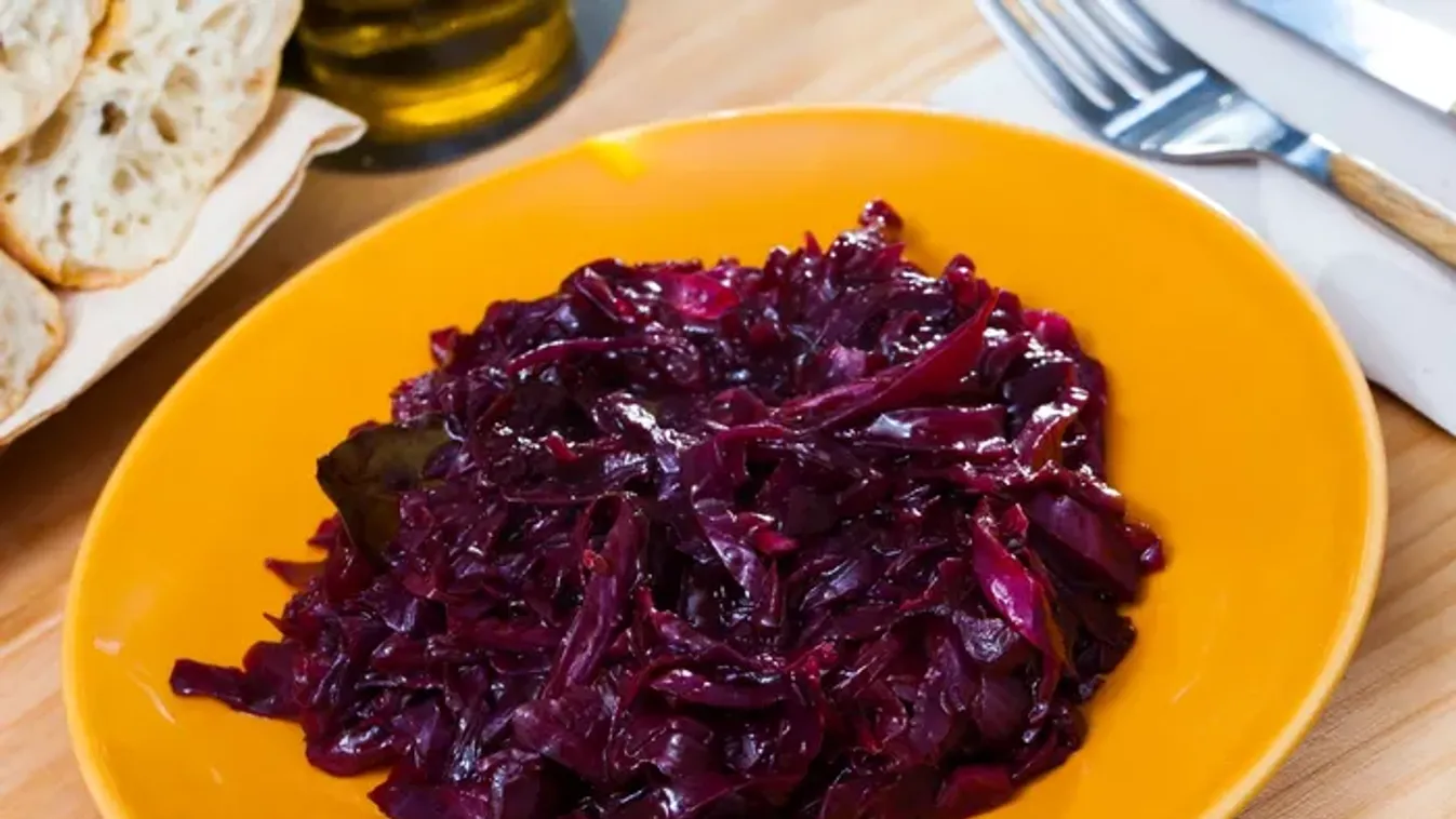 Párolt lila káposzta