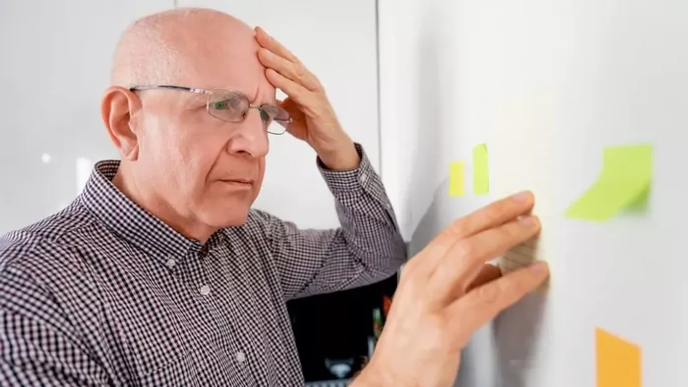 6 ártalmatlannak tűnő szokás, ami idő előtt öregíti az agyunkat