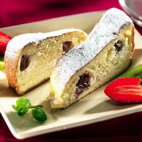 Meggyes-túrós kelt rétes