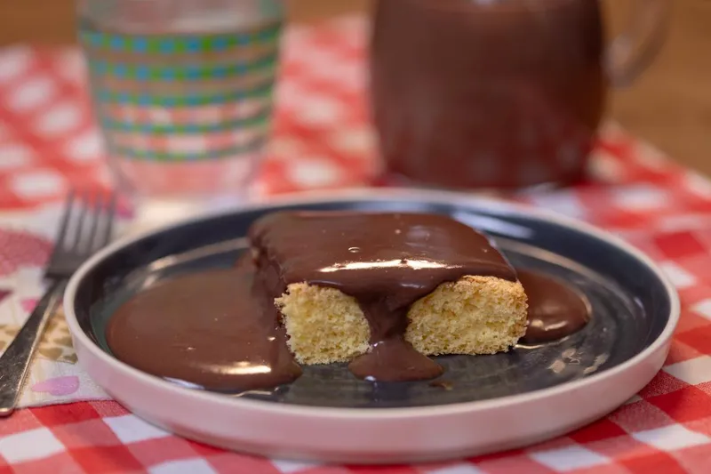 Menzás piskótakocka csokiöntettel