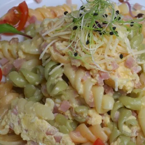 Tojásos-sonkás tészta