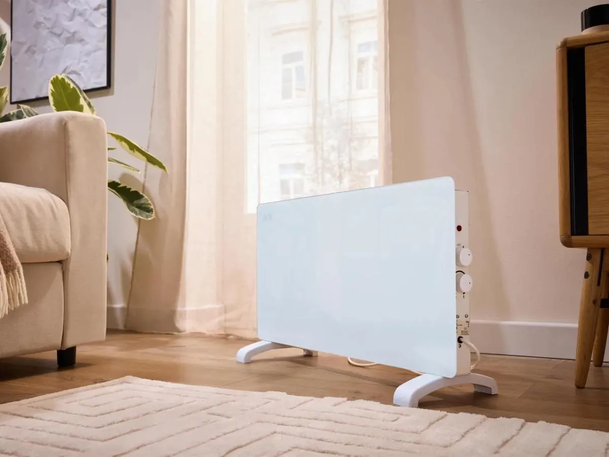 A Tronic® Üveg melegítőkonvektorral pillanatok alatt meleg lesz a lakás minden helyiségében 