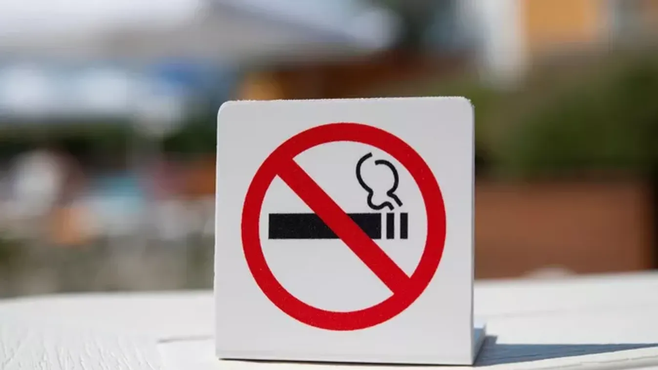 30 ezer forintjába is kerülhet annak, aki rágyújt Balatonfüreden!