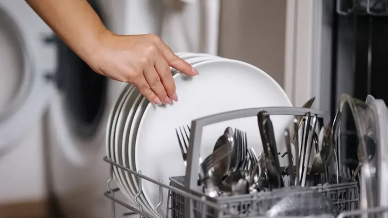 Nem mindegy, mi hova kerül! Így kell helyesen bepakolni a mosogatógépet