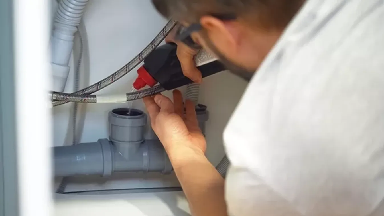 A vízvezeték szerelő elárulta, ezek a tisztítószerek többet ártanak, mint gondolnánk