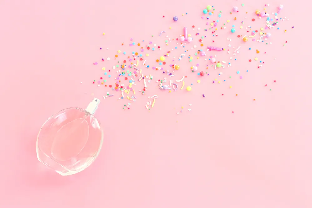 A „gasztroparfümök”, vagyis a gourmand illatok a ’90-es években hódították meg a világot, és azóta is az egyik legérzékibb, legkívánatosabb illatkategóriát képviselik