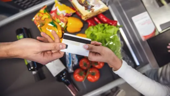 Újabb fizetőeszközt fogadnak el a boltok, sok magyar tárcájában ott lapul ez a kártya