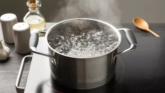 Veszélyes, ha így kezded a főzést: nem mindegy, milyen vizet használsz alapnak