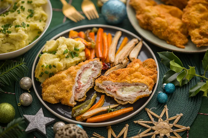 Sonkával, juhtúróval töltött rántott karaj&nbsp;