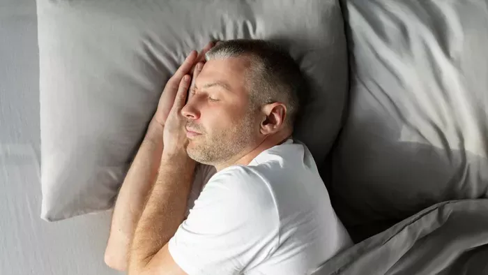 Így alszol? Akár tartós idegkárosodást is okozhat!