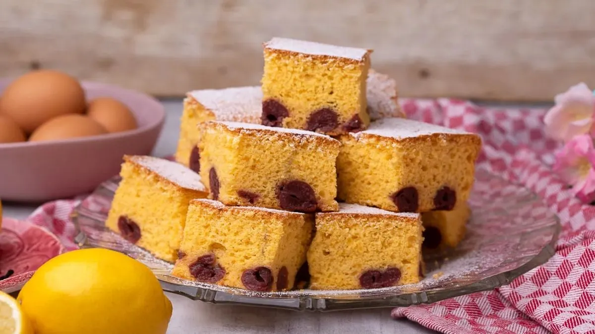 Így süsd a piskótát, és soha többé nem süllyed le a gyümölcs az aljára