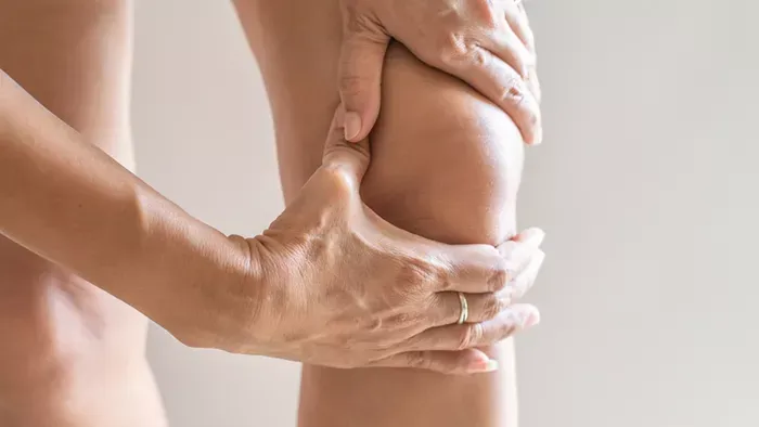 Recseg-ropog, kattog – ezek az okok állhatnak a térdfájás mögött