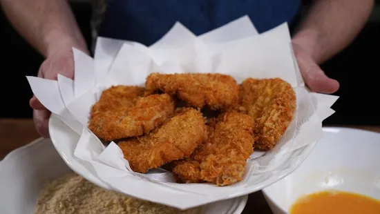 A finom rántott hús és panír titka: így lesz ropogós a bunda, szaftos a hús és tiszta a konyha