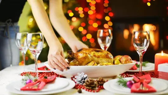 Hogyan legyünk elegáns vendéglátók kevés pénzből? Takarékos ünnepi megoldások