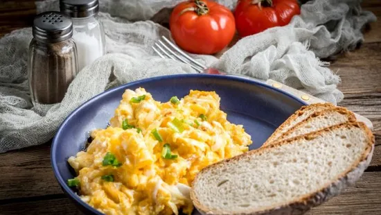 Kiderült, mikor kell megsózni a rántottát – lehet, hogy te is rosszul csinálod?