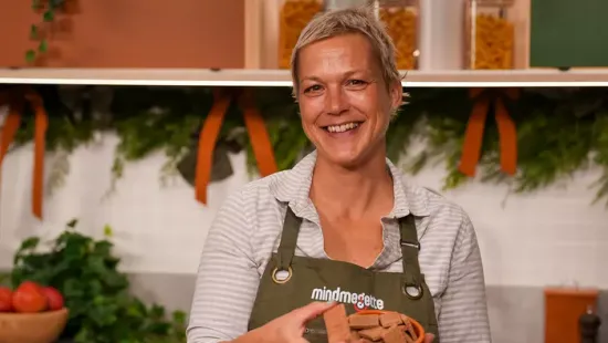 Vegán kréker szilveszterre: ezüstfalisztből készül a sós ropogtatnivaló