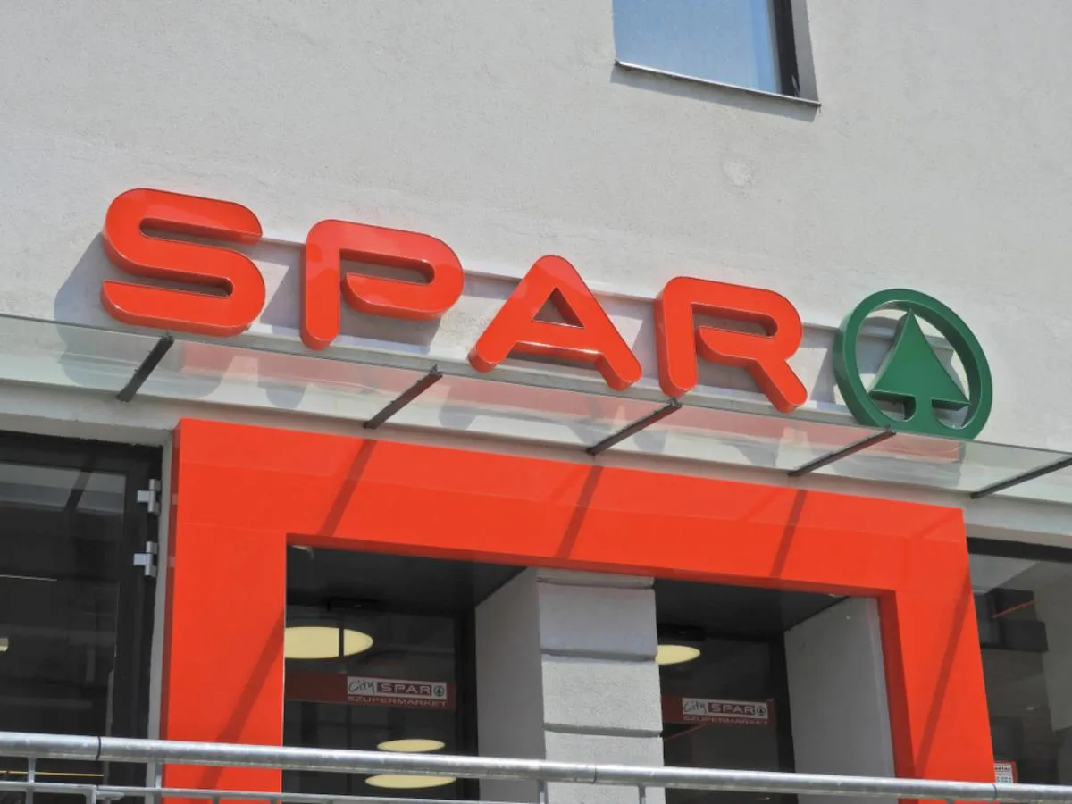 SPAR üzlet bejárata