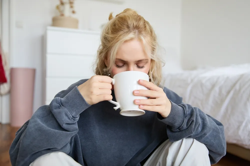 Egy bögre meleg gyógytea nemcsak az emésztést segíti, hanem a lelassulás és az öngondoskodás pillanatát is megadja