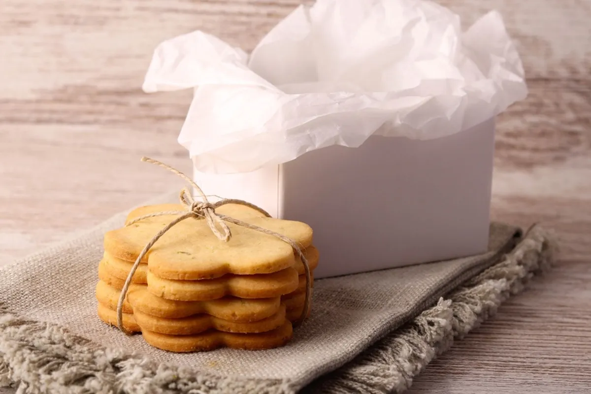 Ehető ajándék, azaz süti az asztalon.