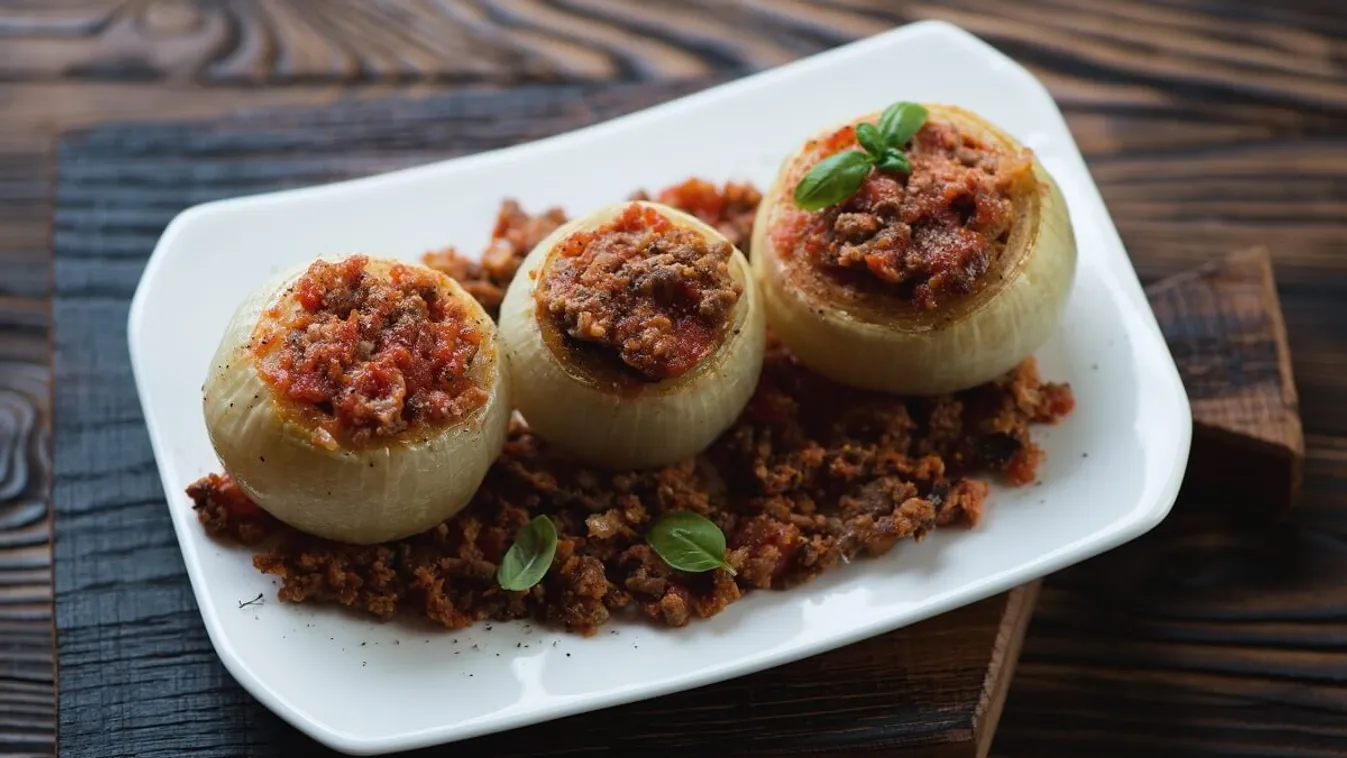 Darált húsos raguval töltött hagyma recept