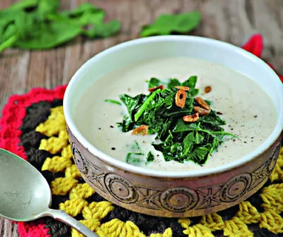 Krémleves újburgonyából és füstölt halból