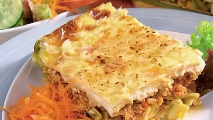 Húsos rakott tészta füstölt sajttal