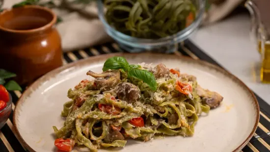 30 perc alatt elkészül a vacsora: spenótos tészta gombás, paradicsomos raguval