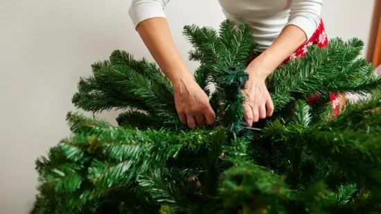 Tippek a műfenyő profi elpakolásához: így marad hosszú az élettartama