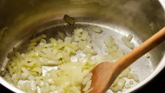 Gordon Ramsay titkos trükkje: ezzel a szerrel búcsút inthetsz a hagymaszagnak