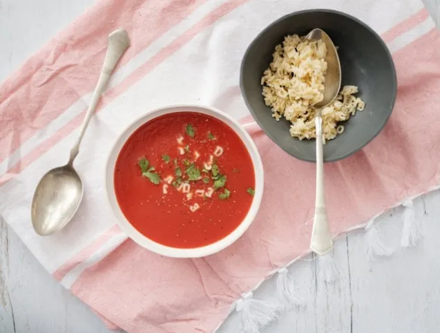 Paradicsomleves betűtésztával