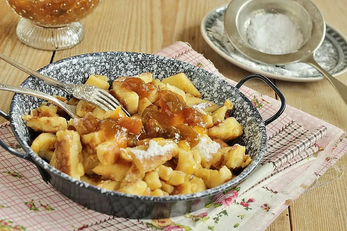 Klasszikus osztrák császármorzsa baracklekvárral