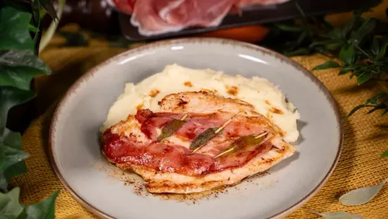 Az olasz klasszikus kis csavarral: saltimbocca csirkéből