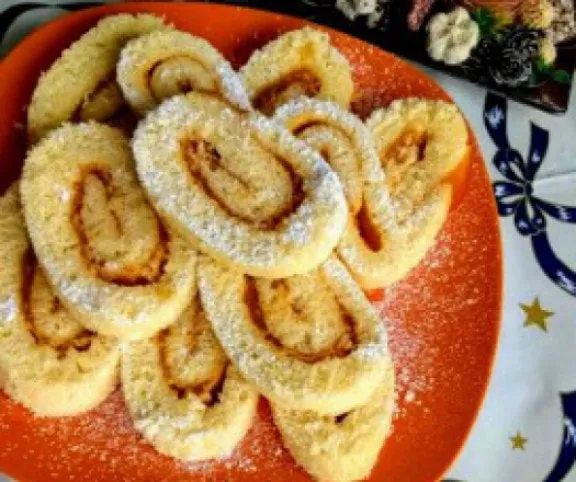 Adventi piskótatekercs