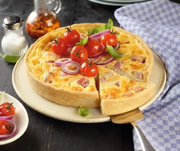 Póréhagymás-szalonnás quiche sült paradicsomos salátával kocsis bálint