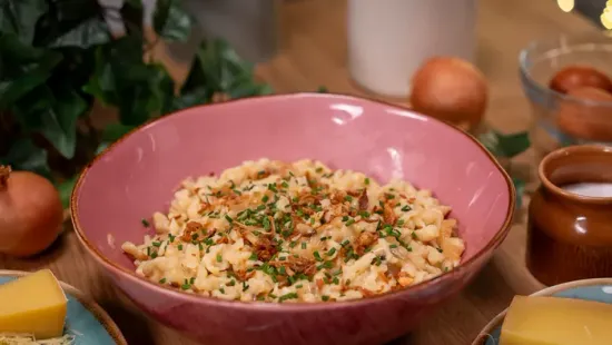 Az alpesi konyha klasszikusára lehetetlen nemet mondani: osztrák sajtos galuska