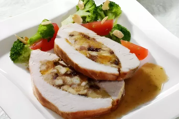 Aszalt gyümölccsel töltött pulykamell