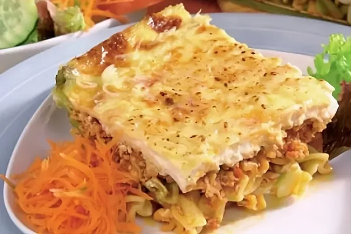 Húsos rakott tészta füstölt sajttal