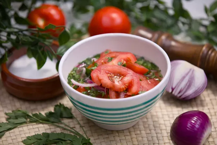 Hagyományos paradicsomsaláta