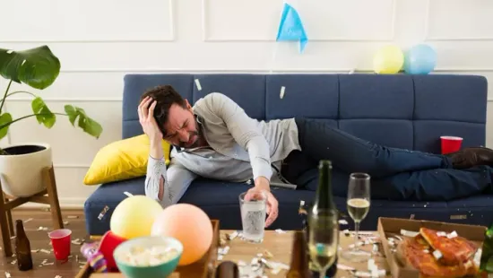 Kínoz a másnaposság? 5 tipp, hogy gyorsan túl legyél rajta