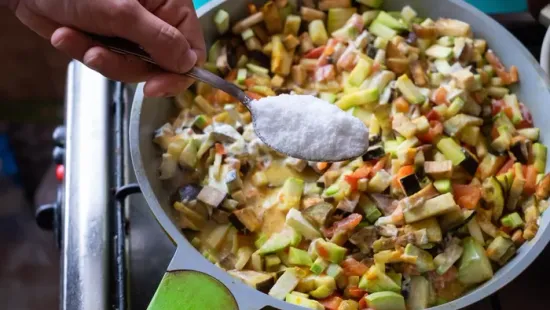 Elsózott étel megmentése: ezek a trükkök mindig beválnak!