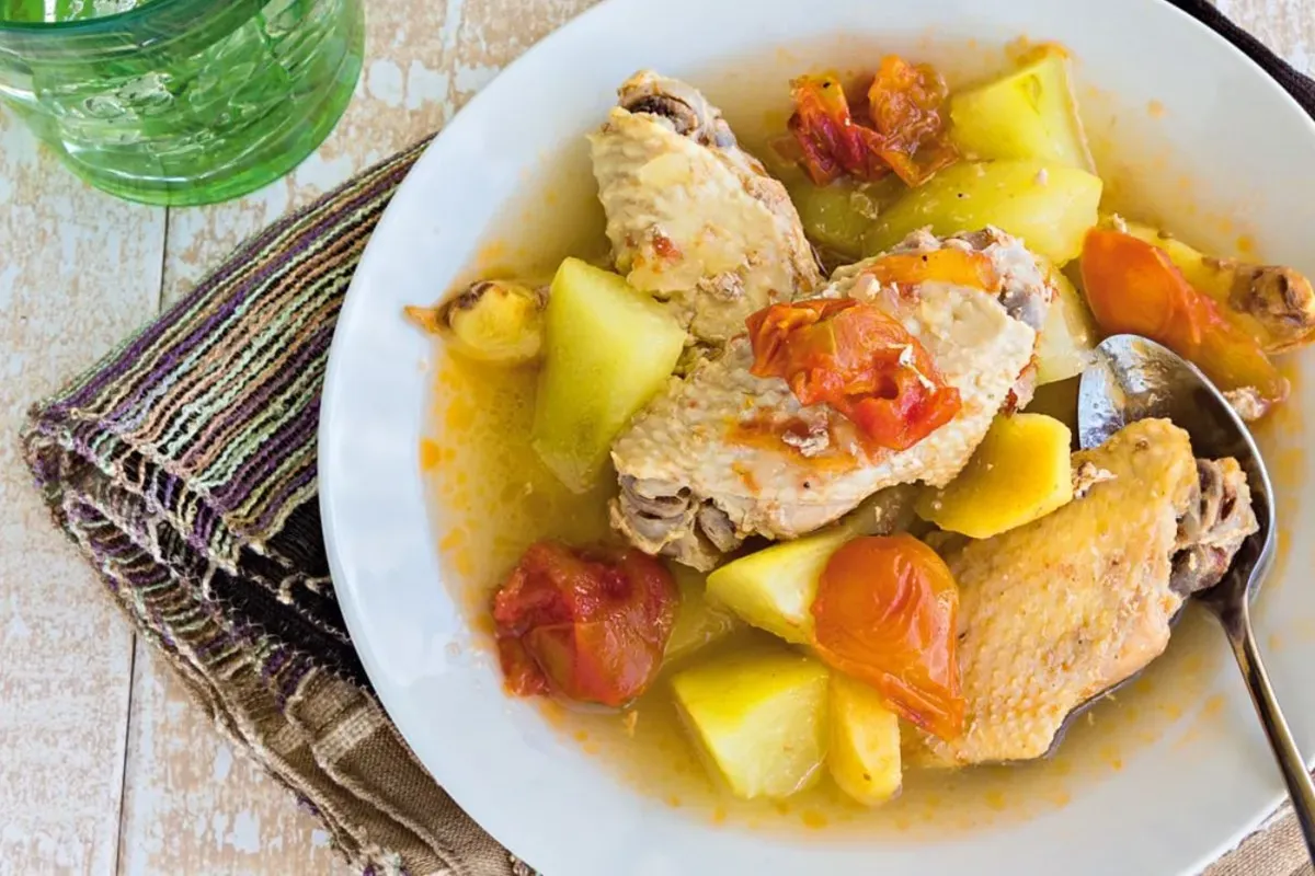 Téli leves teli zöldségekkel, hússal