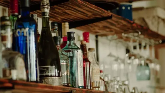 Koktél alapanyagok megbízható forrásból – egy korszerű italbolt kínálata