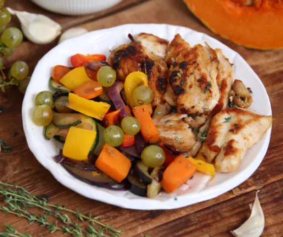 bőrös csirkemell sült zöldségekkel