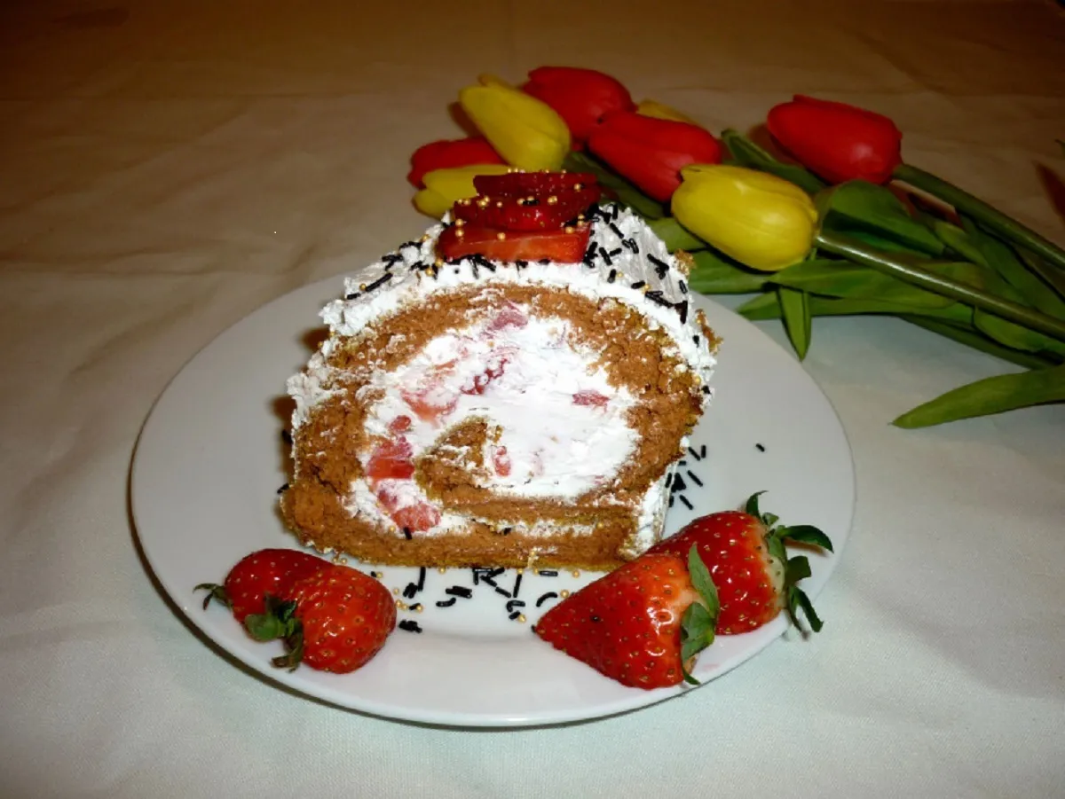 Szamócás tekercs / Fotó: Mindmegette