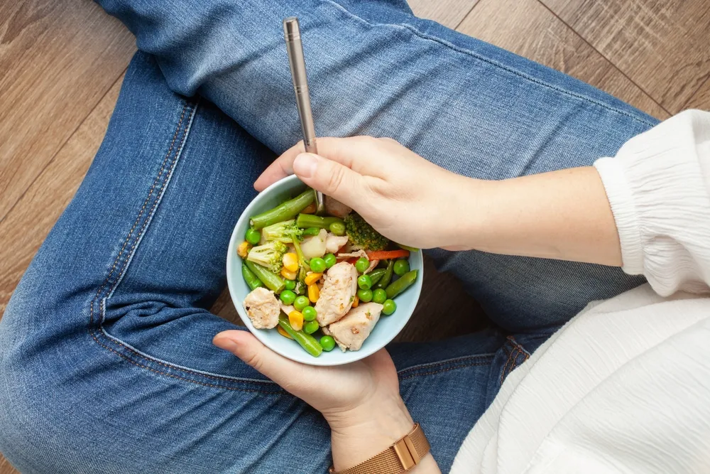 A csirkemell könnyen variálható, a borsó pedig friss színt és édességet ad az ételnek, így ebből a két alapanyagból szuper menü állítható össze