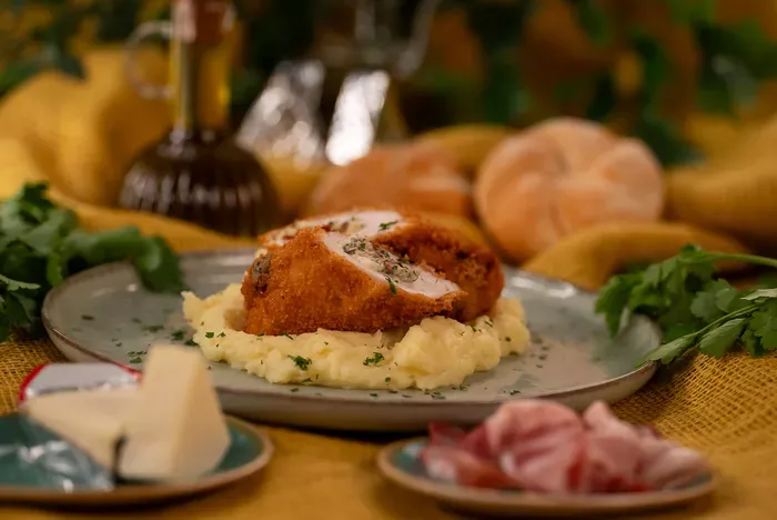 Kockasajttal töltött rántott csirkemell recept